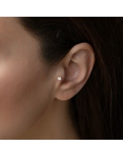 585 balto aukso piercing Žvaigždutė su cirkonio kristalais ausyje | Aukseja.lt